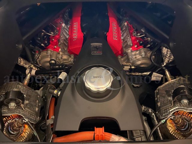 FERRARI SF90 usata, con Tettuccio apribile