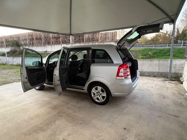 OPEL Zafira usata, con USB