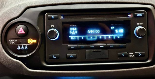 TOYOTA Yaris usata, con Volante multifunzione