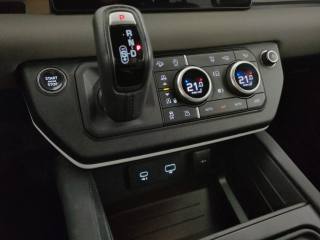 LAND ROVER Defender usata, con Autoradio digitale
