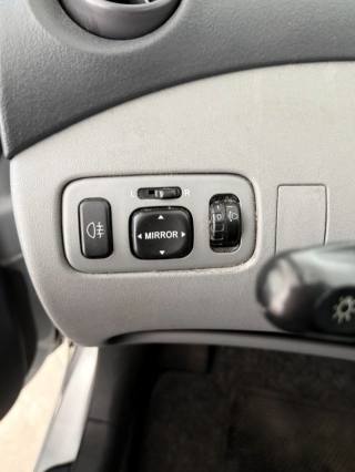TOYOTA Yaris usata 18