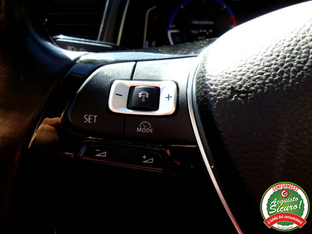 VOLKSWAGEN T-Roc usata, con USB