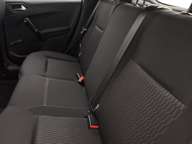 PEUGEOT 208 usata, con Sedile posteriore sdoppiato