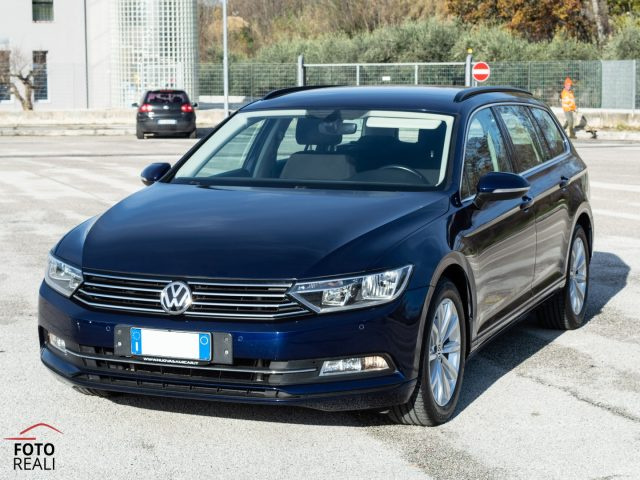 VOLKSWAGEN Passat Variant usata, con Airbag laterali
