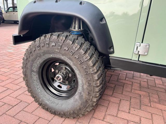 LAND ROVER Defender usata, con Sedile posteriore sdoppiato