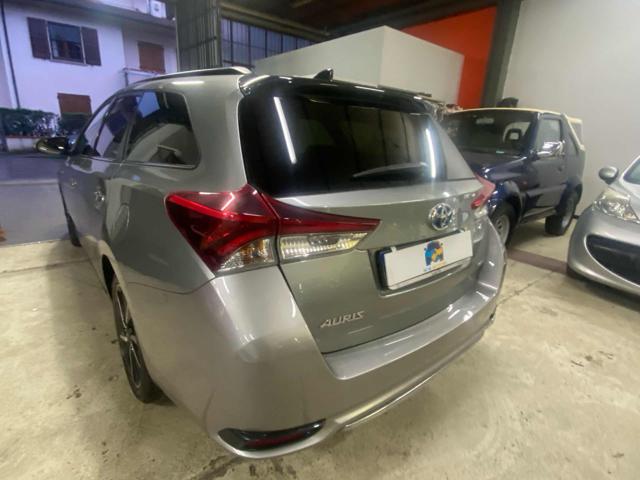 TOYOTA Auris usata 5