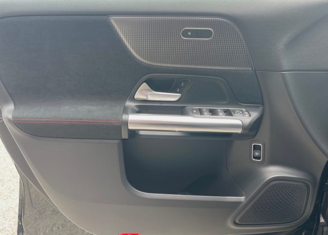 MERCEDES-BENZ EQA usata, con Airbag laterali