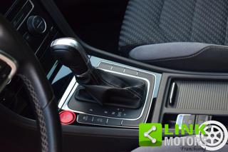 VOLKSWAGEN Golf usata, con USB