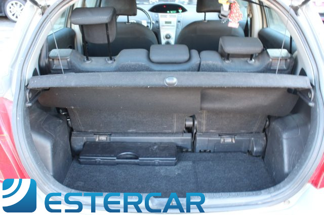 TOYOTA Yaris usata, con Luci diurne