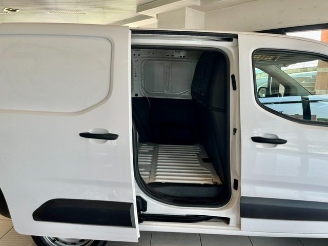 OPEL Combo usata, con Volante multifunzione