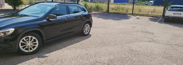 MERCEDES-BENZ GLA 180 usata, con Park Distance Control