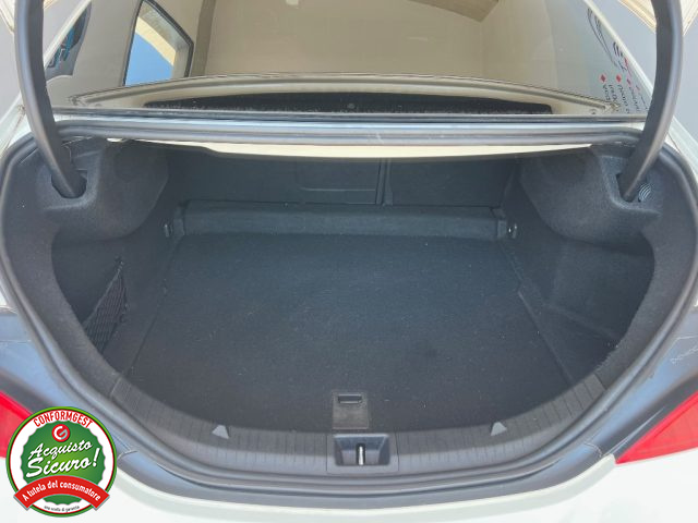 MERCEDES-BENZ CLA 200 usata, con Controllo automatico clima