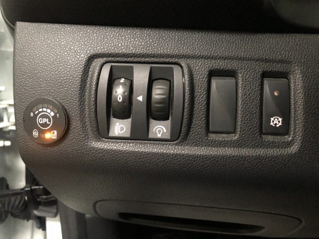 RENAULT Clio usata, con Specchietti laterali elettrici