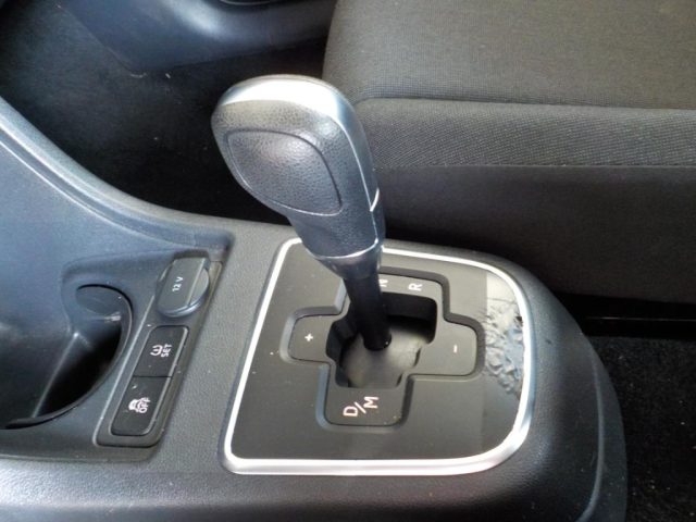VOLKSWAGEN up! usata, con Hill holder