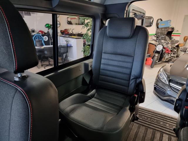 LAND ROVER Defender usata, con Touch screen