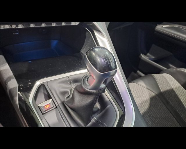 PEUGEOT 3008 usata, con Sensori di parcheggio posteriori