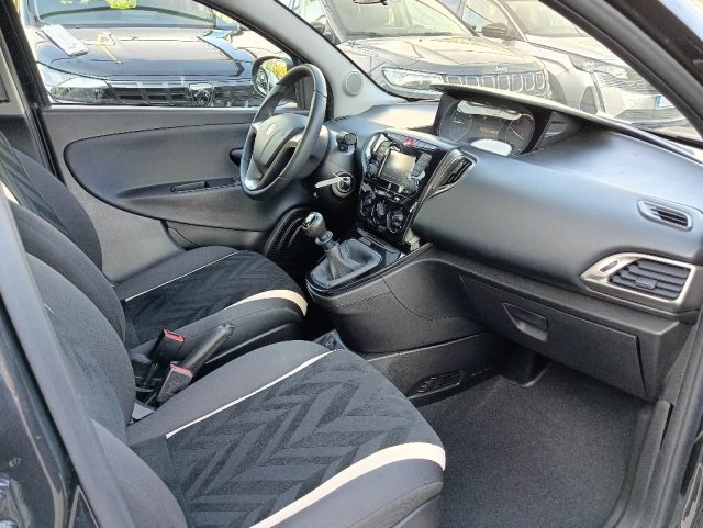 LANCIA Ypsilon usata, con USB