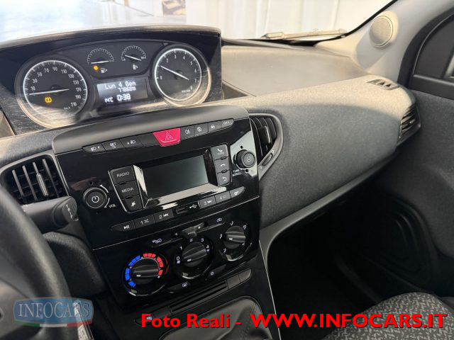 LANCIA Ypsilon usata, con USB