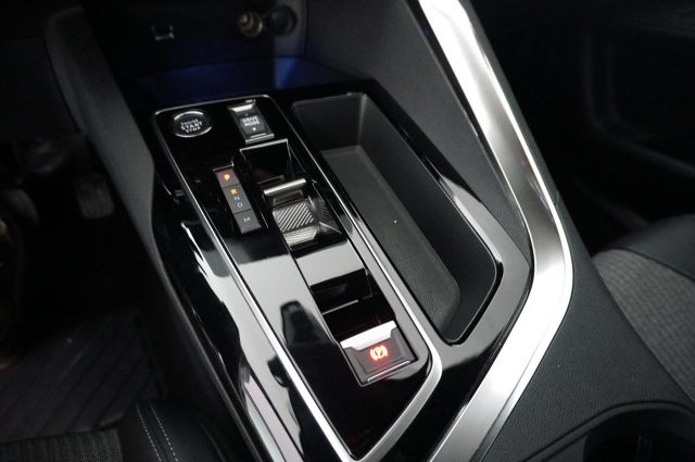 PEUGEOT 3008 usata, con Luci diurne LED