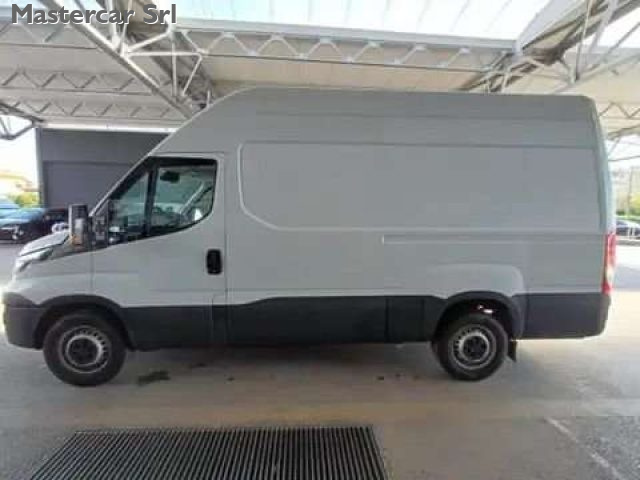 IVECO Daily usata, con Autoradio