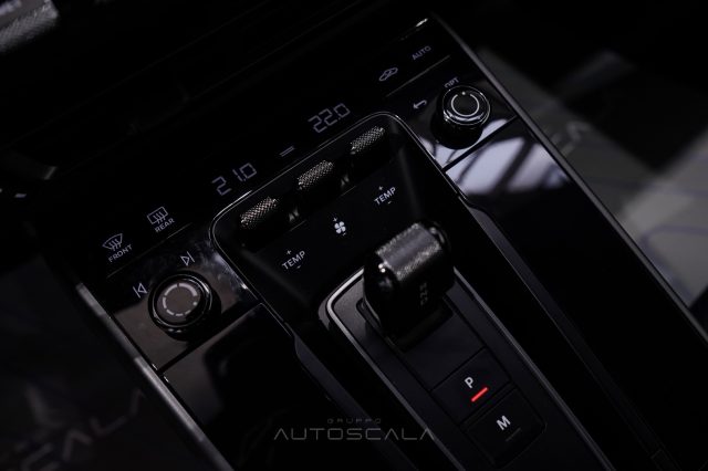 PORSCHE 992 usata, con Touch screen