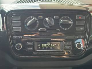 VOLKSWAGEN up! usata 28