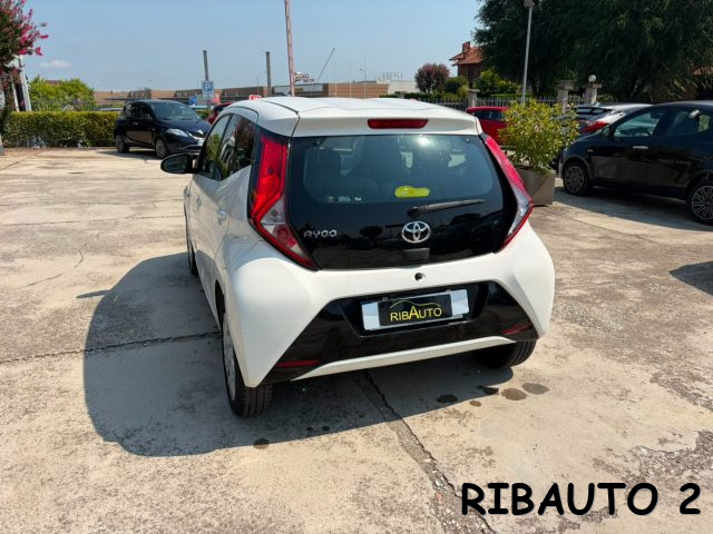 TOYOTA Aygo usata, con Frenata d