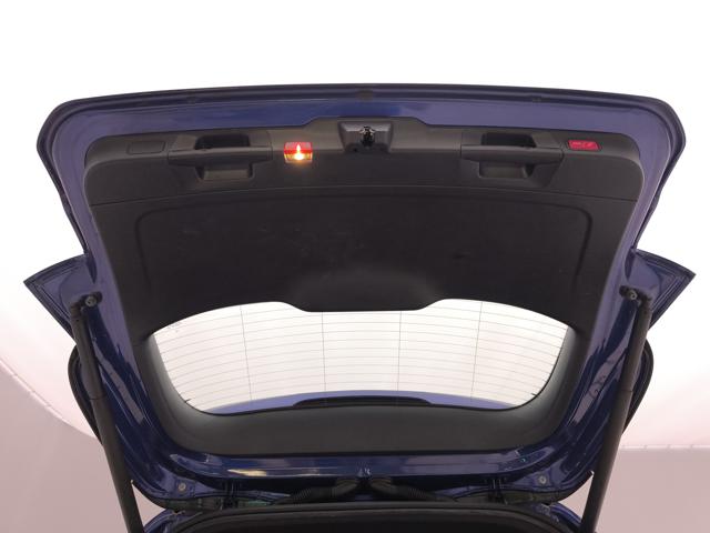 MERCEDES-BENZ GLB 180 usata, con Sedile posteriore sdoppiato