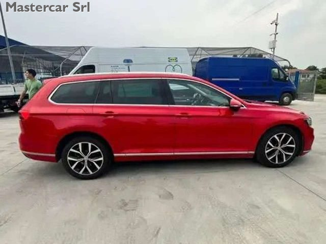 VOLKSWAGEN Passat Variant usata, con Fendinebbia