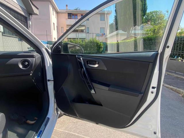 TOYOTA Auris usata 18