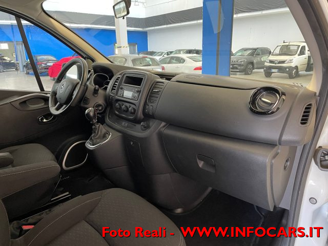 OPEL Vivaro usata, con USB