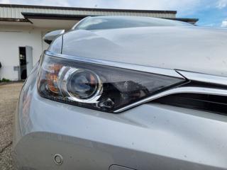TOYOTA Auris usata, con Bracciolo