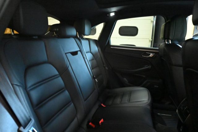 PORSCHE Macan usata 220