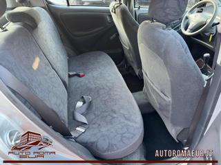 TOYOTA Yaris usata 16