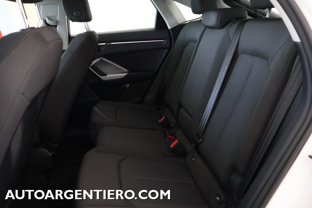 AUDI Q3 usata, con Sensori di parcheggio anteriori