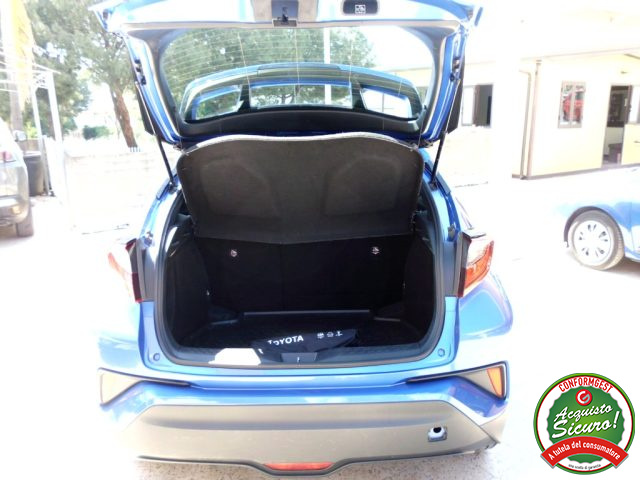 TOYOTA C-HR usata, con Sensori di parcheggio anteriori