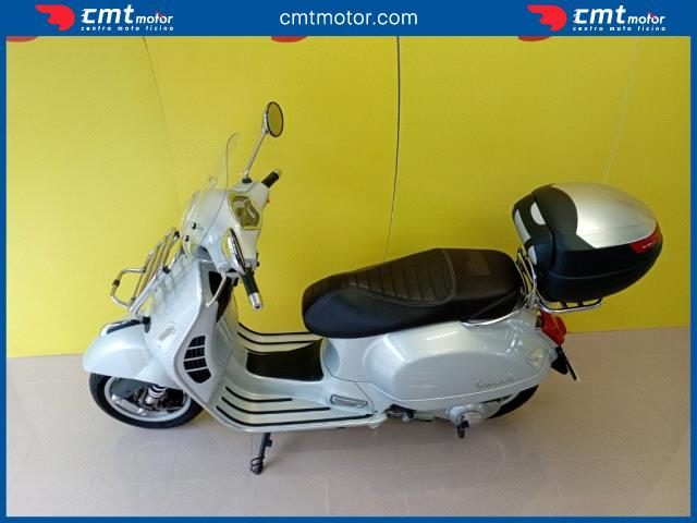 VESPA GTS 300 usata 11
