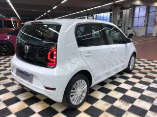 VOLKSWAGEN up! usata, con Autoradio