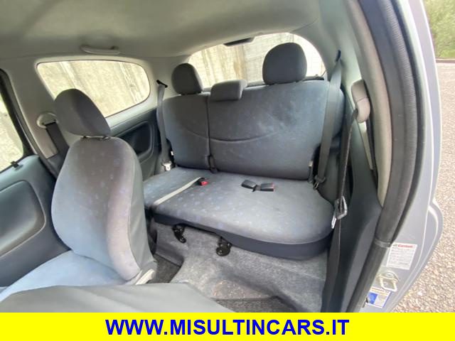 TOYOTA Yaris usata 10