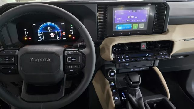 TOYOTA Land Cruiser usata, con Autoradio