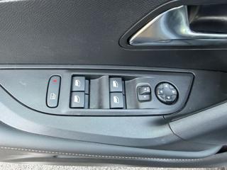 PEUGEOT 2008 usata, con Sedile posteriore sdoppiato