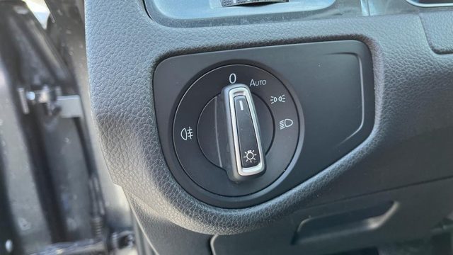 VOLKSWAGEN e-Golf usata 27