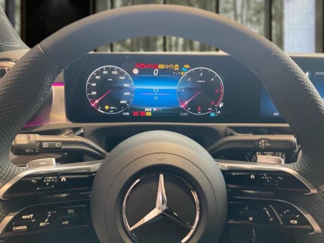 MERCEDES-BENZ A 180 usata, con Chiusura centralizzata