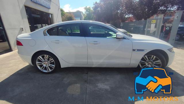 JAGUAR XE usata, con Alzacristalli elettrici