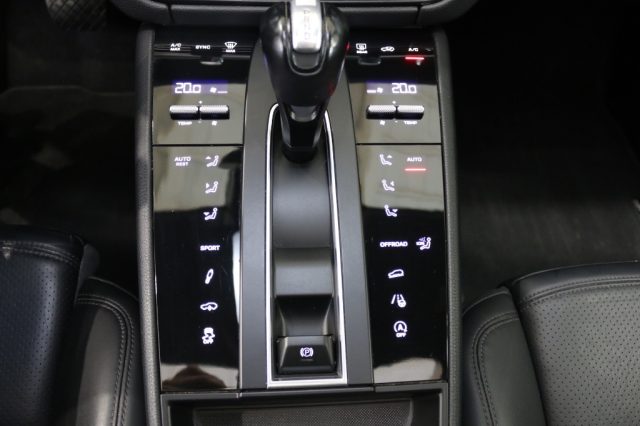 PORSCHE Macan usata, con Fari LED