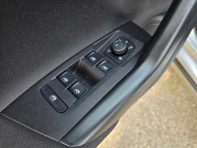VOLKSWAGEN Taigo usata 93