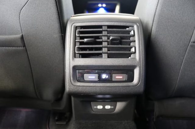 VOLKSWAGEN Golf usata, con USB