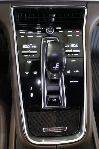 PORSCHE Panamera usata, con Leve al volante