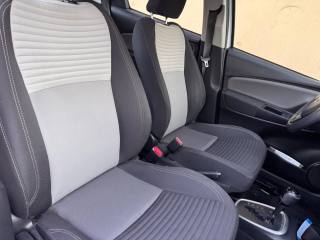 TOYOTA Yaris usata, con Bluetooth
