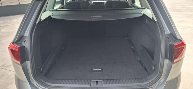 VOLKSWAGEN Passat Variant usata, con ESP